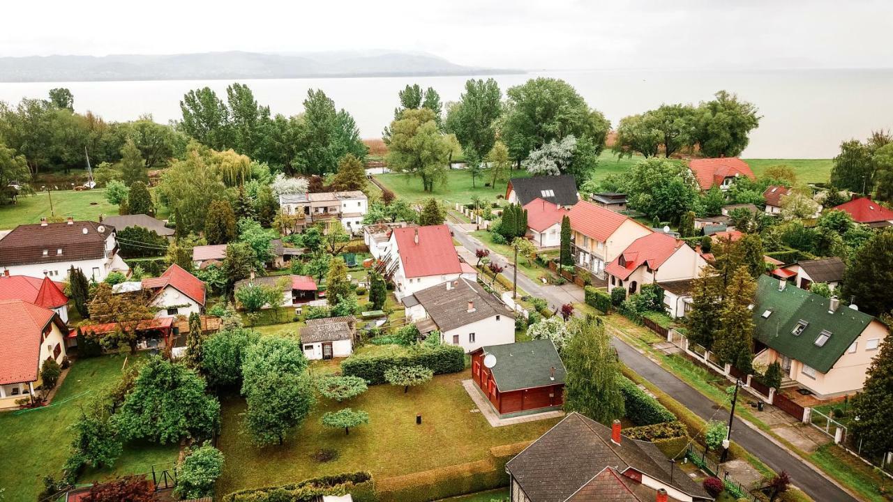 Lake House Farsang Balatonberény Exteriör bild